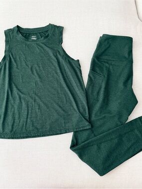 Quince Women’s Heathered Forest Green Athletic Set Crewneck Tank and Leggings S